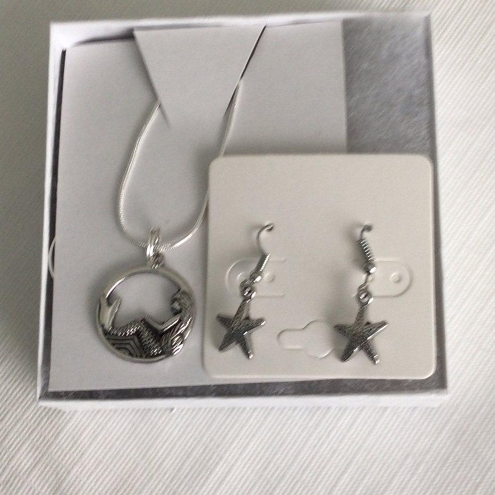Woman’s Necklace and Pierced Earrings sliver color chain marked 925 18” long